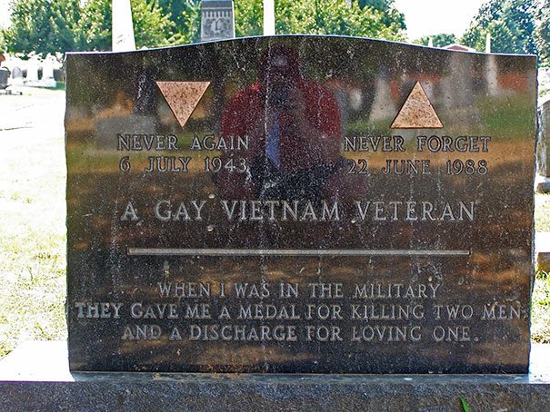 funny-tombstones-epitaphs-20-59e0a39a62aa2__605.jpg