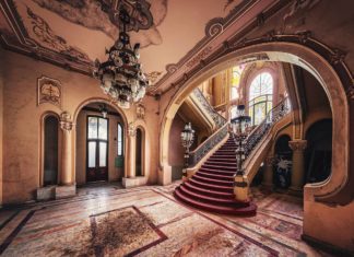Photographer Takes Pictures of Abandoned Buildings Around Europe