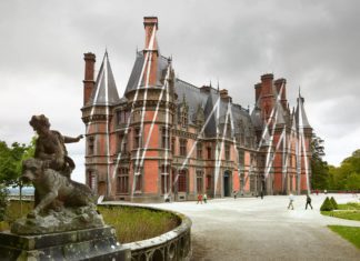Swiss Artist Creates Optical Illusions on Landmarks