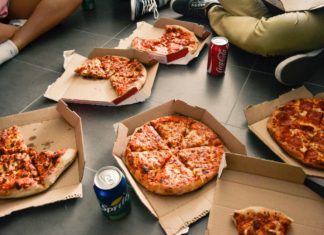 Robot Serves Pizza: The Future is Here