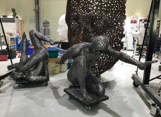 This Artist Uses Bicycle Chains to Creates Life-Size Sculptures