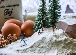 Artist Creates a Miniature World and the Result is Stunning