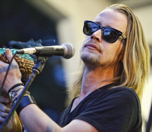 Macaulay Culkin is Home Alone Again This Winter