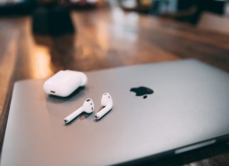 Twitter User Cleverly Turned Their AirPods Into Earrings