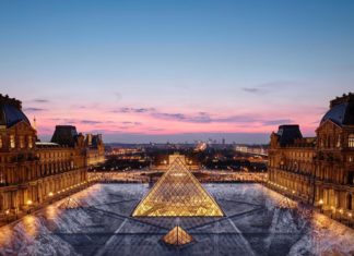 Take a Look at the Incredible Optical Illusion of Louvre’s Pyramid