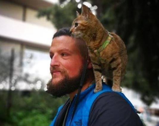 A Scottish Man is Biking around the World With a Cat on His Back