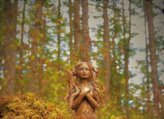 Artist Carves Driftwood into Fantasy-like Sculptures