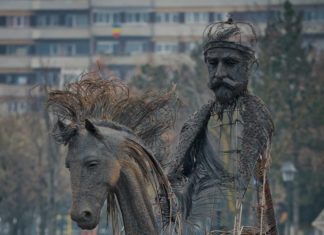 Artist Shapes Metal Wire Into Incredible Sculptures of Famous Figures