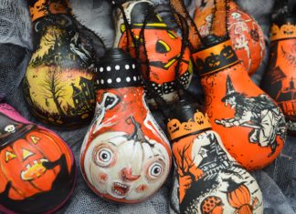 Artist Re-Uses Burnt Out Light Bulbs Transforming Them Into Halloween Decor